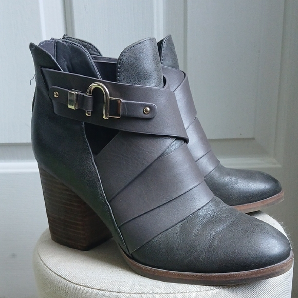 Isola Gray Ankle Booties with Chunky Heel - Picture 2 of 7